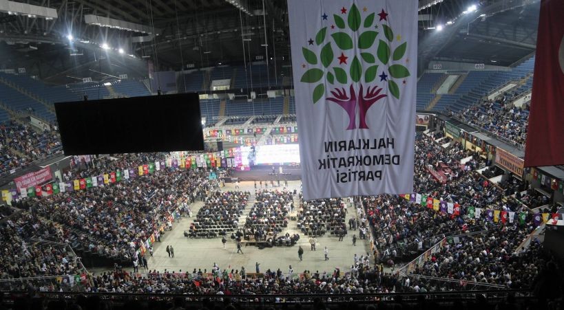 “Yetmez ama evetçiler” ile yeni sentezlenme:  Liberal virüs HDP Kongresi’nde hortladı